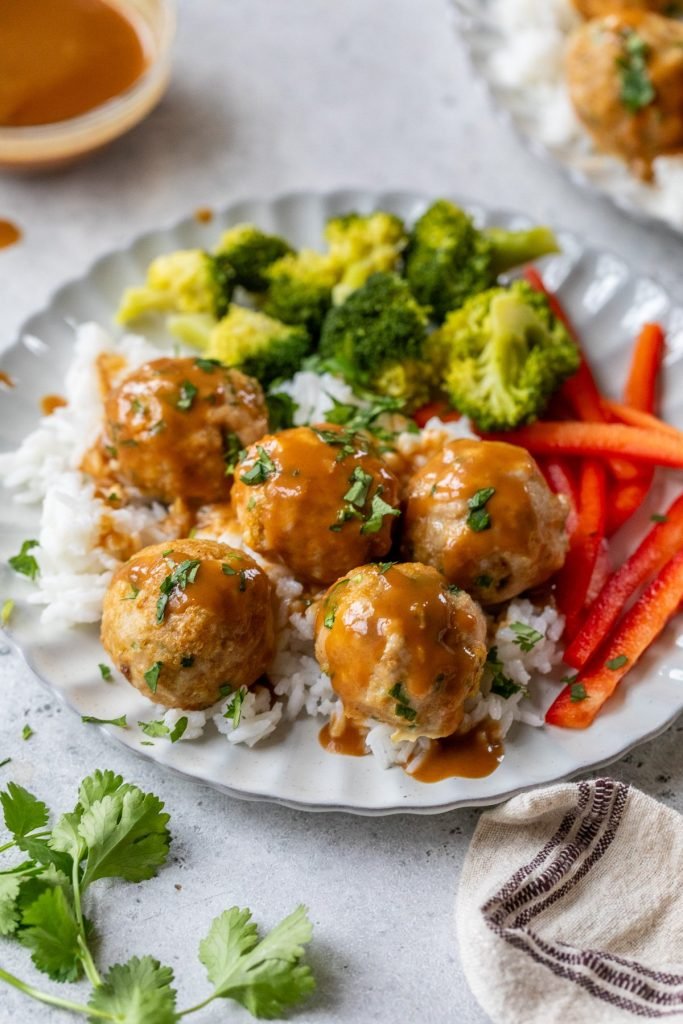 Savory Asian Meatballs with Irresistible Peanut Sauce: A Must-Try!