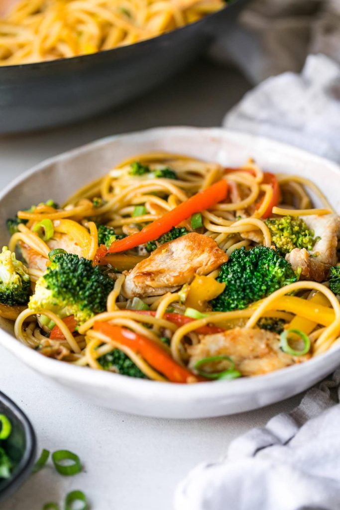 Perfect Homemade Chicken Lo Mein: 10-Minute Recipe Bliss!