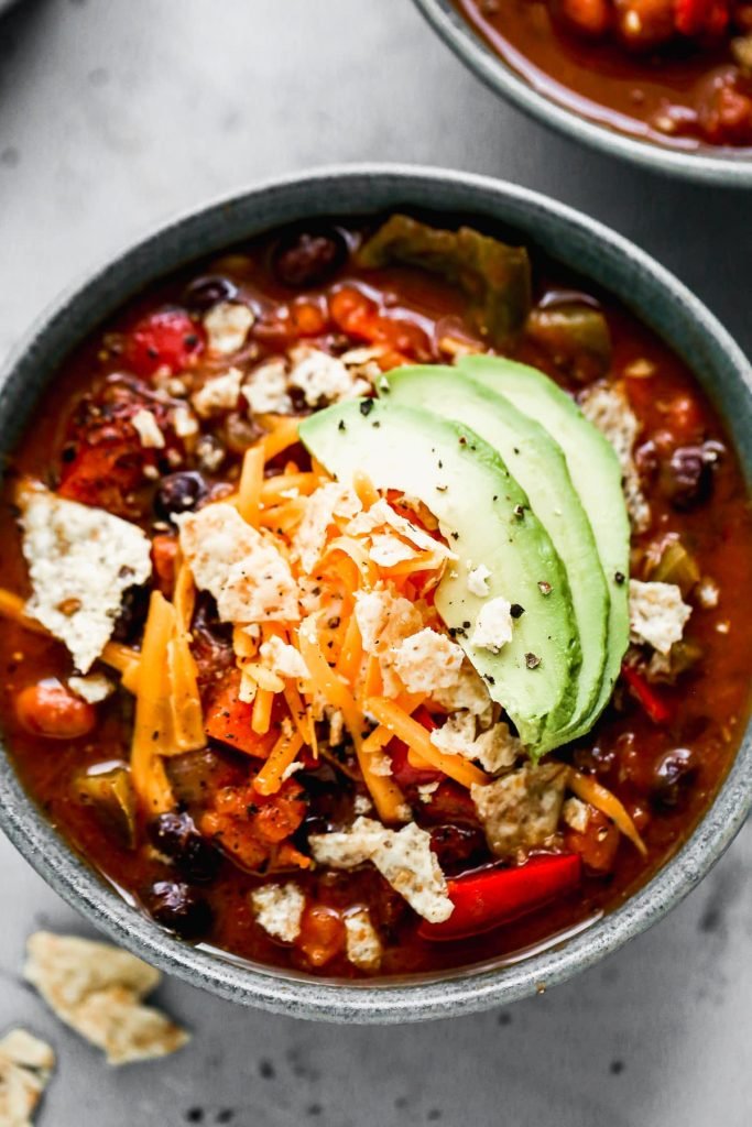 Unleash Flavor: 10-Minute Vegetarian Chili That Wows Every Taste!