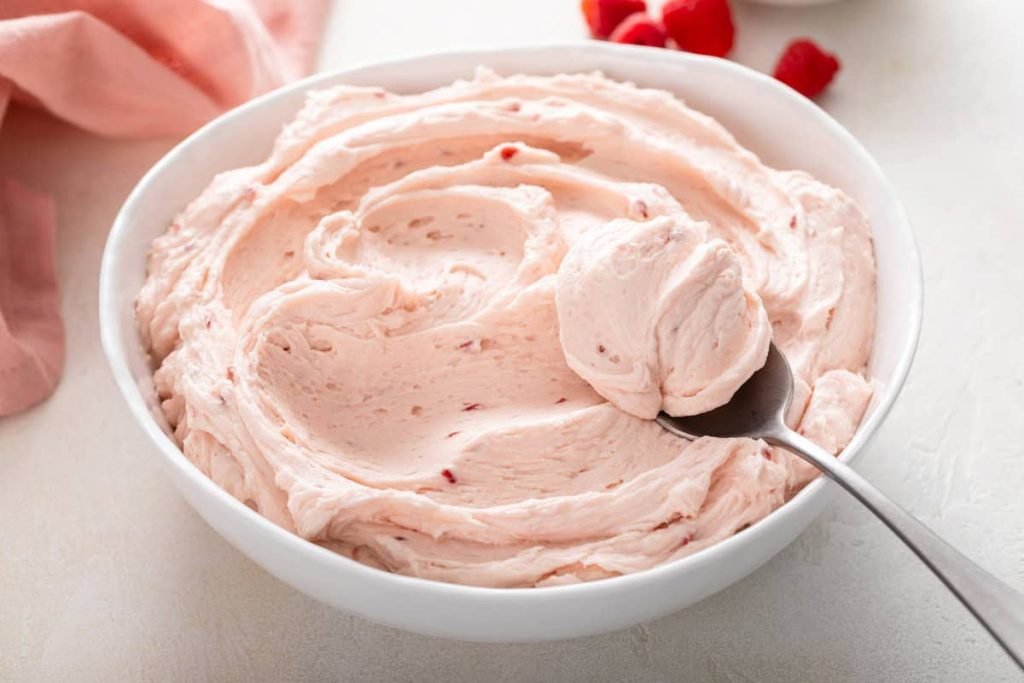 Transform Your Cakes: Luscious Raspberry Buttercream Frosting Recipe