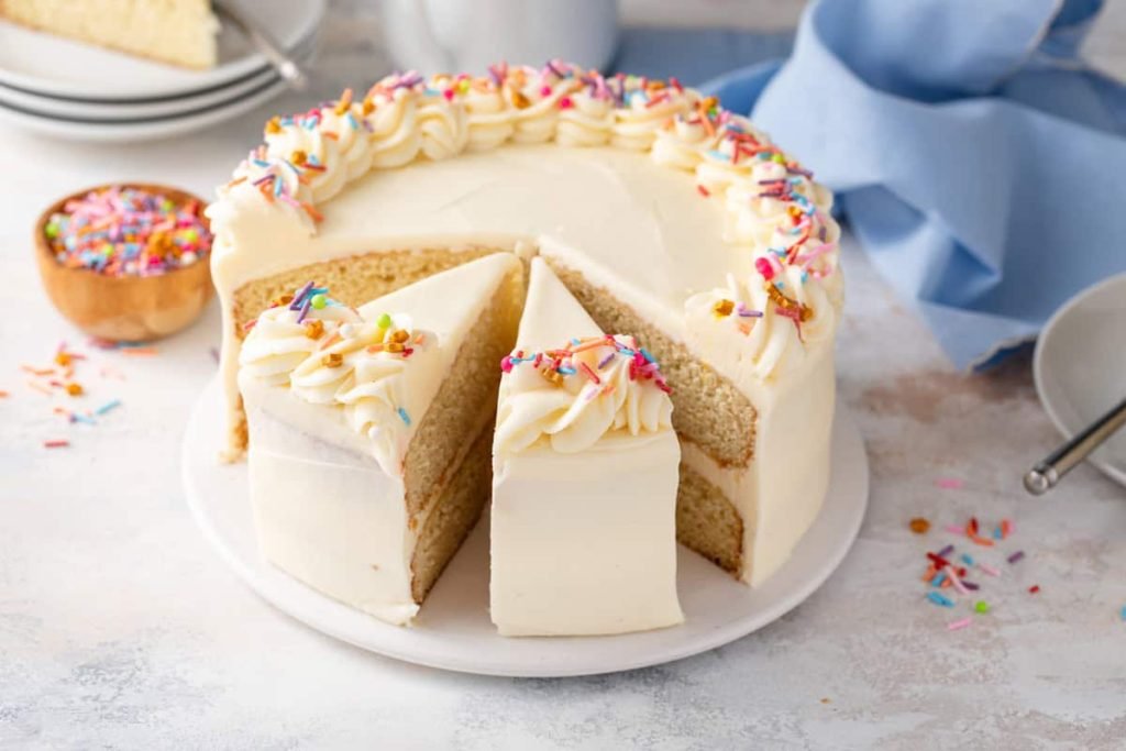 Ultimate Classic Vanilla Cake: Soft, Fluffy & Irresistibly Delicious!